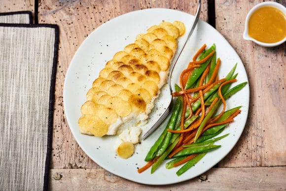 Filet De Turbot En écailles De Pommes De Terre Beurre Dorange Et Légumes Printaniers